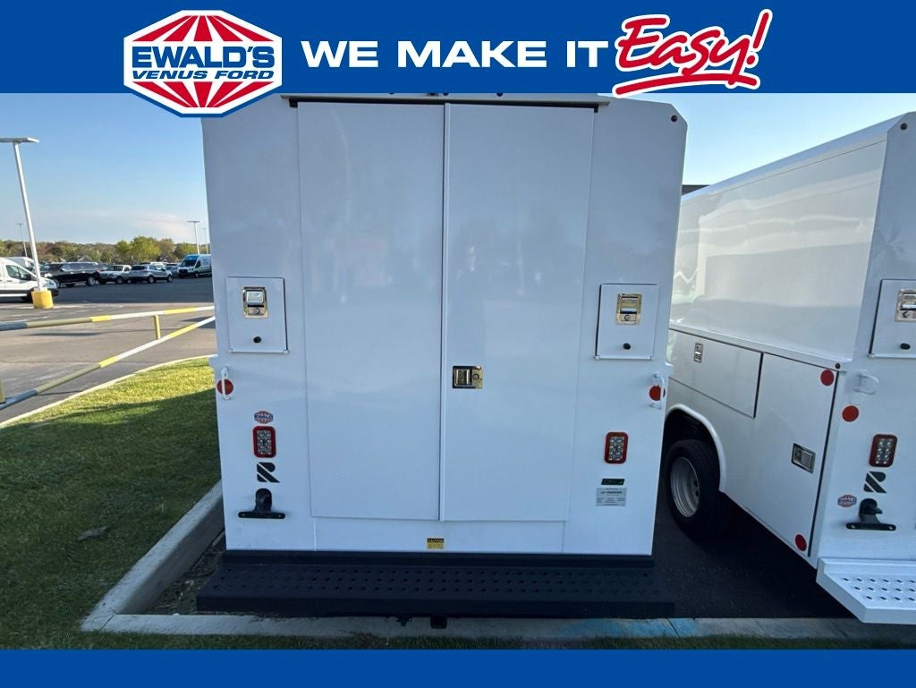 2025 Ford E-350SD